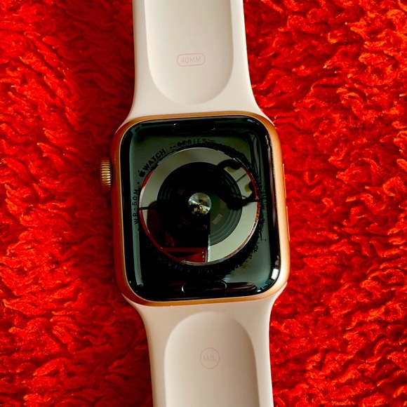 🔥🔥Apple iWatch Series 5 GPS 40mm gold case 🔥🔥 - Picture 2 of 6